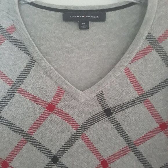 Tommy Hilfiger Sweater Womens S/P Gray Black Red Arglye Print Pullover V Neck - Picture 3 of 8